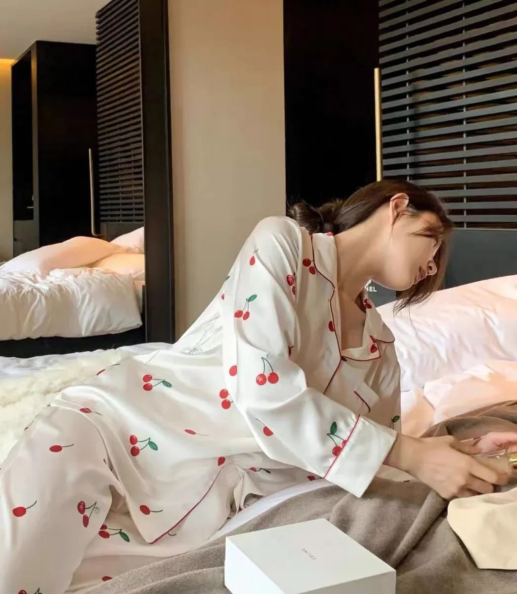 2023 Пролет Есен Нова Ледена Копринена Пижама от 2 Части за Дамски Моден Кардиган Дамска Пижама Сладък Принт Домашно Облекло Дамски Комплект