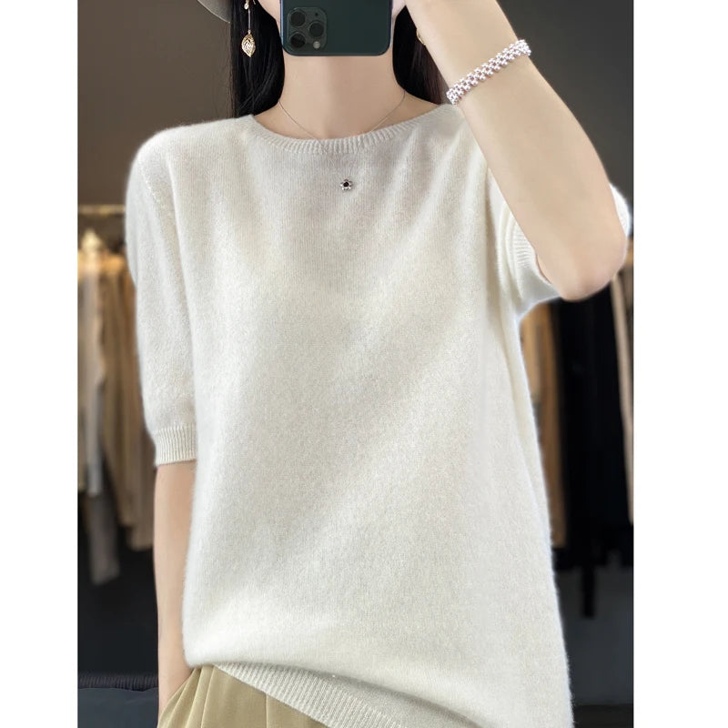 Дамска тениска с къс ръкав, плетена в едноцветен цвят, с петточков маншет, от 100% мериносова вълна, готова за носене