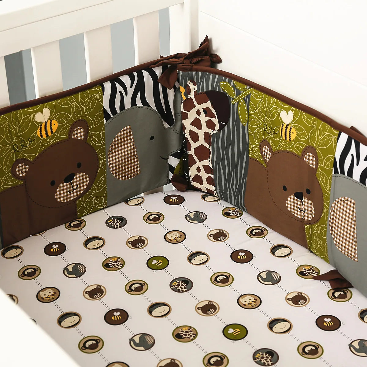 Комплект спално бельо за бебешко креватче от 7 части с горски животни, комплект за бебешко креватче за момчета (4 предпазни обиколки + завивка за креватче + чаршаф + пола за креватче)