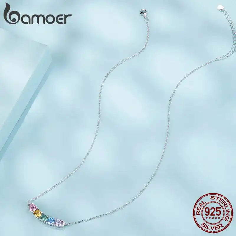 BAMOER Сребърно колие 925 с дъгови циркони, извита форма на висулка за жени, тийнейджъри, изящни парти бижута, подаръци