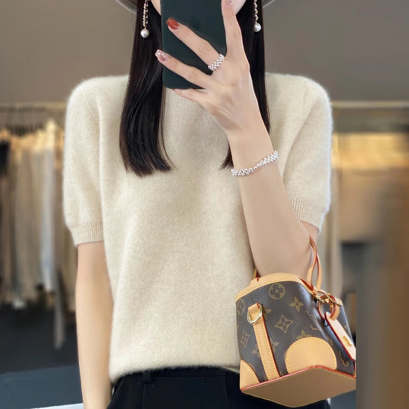 Дамска тениска с къс ръкав, плетена в едноцветен цвят, с петточков маншет, от 100% мериносова вълна, готова за носене