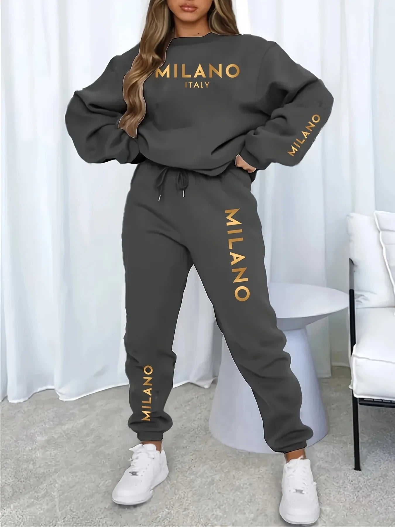 Дамски есенно-зимен комплект от суитшърт с качулка и спортни панталони с щампа и плюш MILANO ITALIA, ежедневен и топъл
