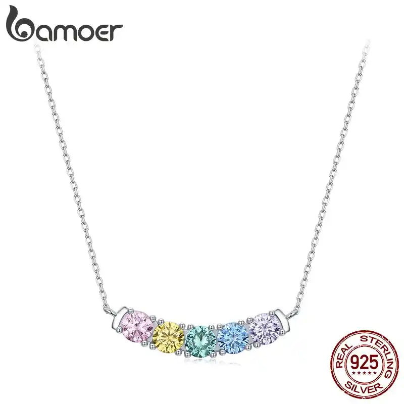 BAMOER Сребърно колие 925 с дъгови циркони, извита форма на висулка за жени, тийнейджъри, изящни парти бижута, подаръци