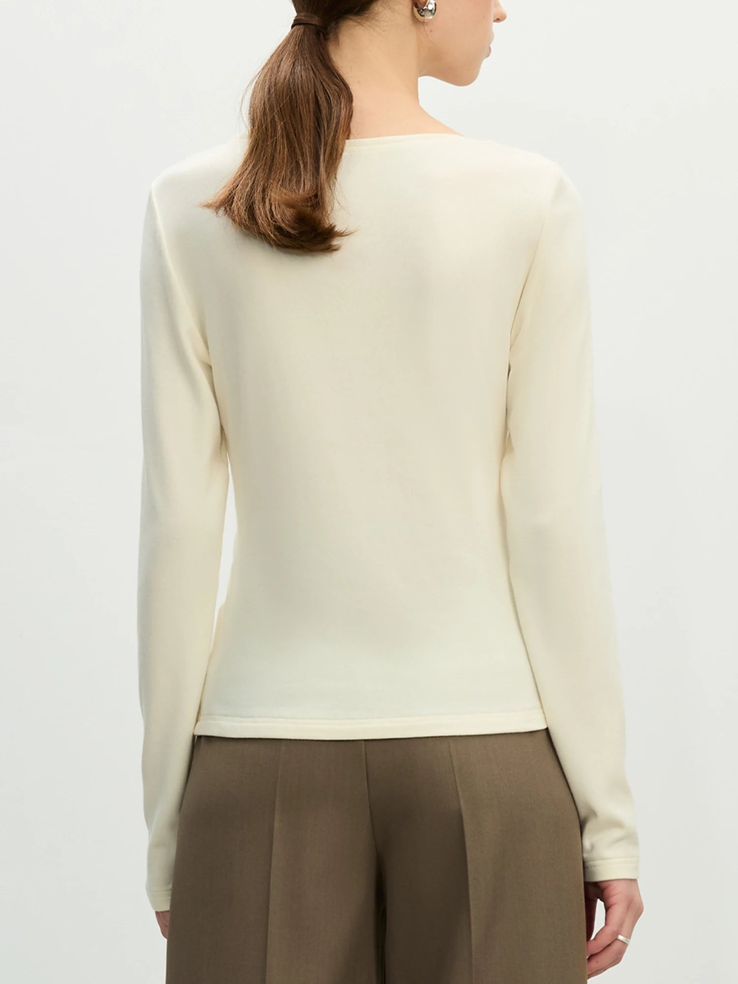 FSLE Дамски бежов памучен топ с дълъг ръкав 2025 Пролетен дамски черен пуловер с неправилна яка, дамска тениска