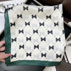 D1-H7A60025 / Real Silk 53x53cm